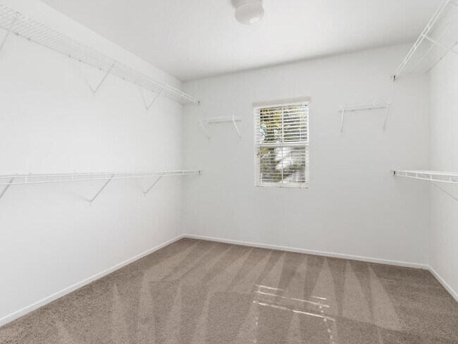 Building Photo - Spacious home located in the Cardona subdi...