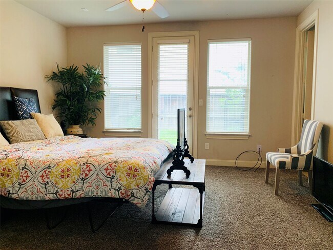 Foto del edificio - 5709 Arabelle Lake St