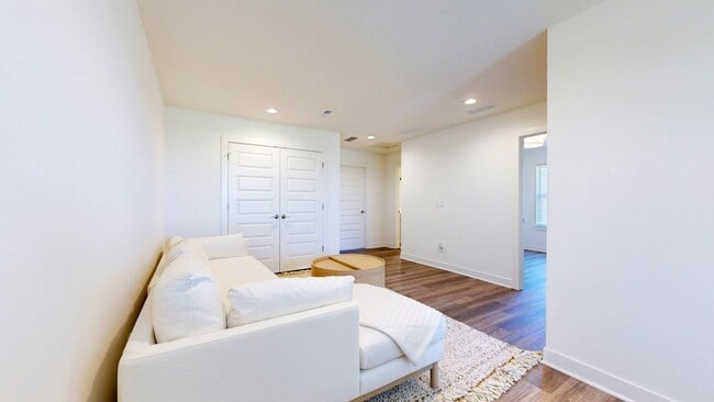 Building Photo - Gorgeous 4 Bedroom in Spring Hill! Coming July!