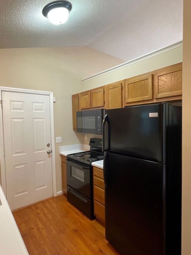 Building Photo - Lakeview Village