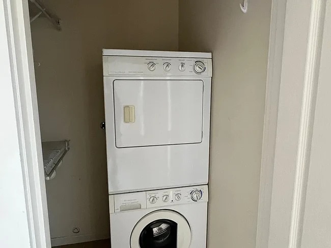 Building Photo - 70-110 S Haskell St