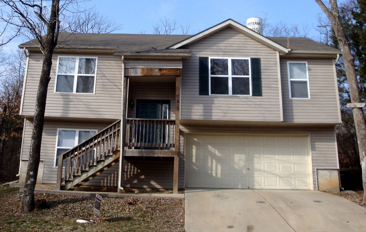 Primary Photo - Single Family Home in Merriam Woods