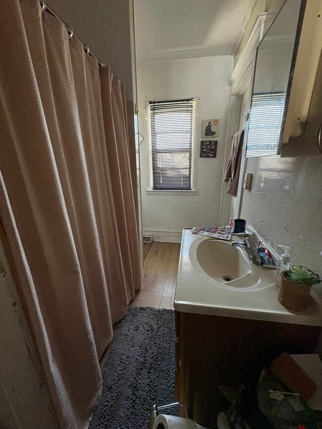 Building Photo - 4 Bedroom, 2 Bath House Near UWL and WWTC