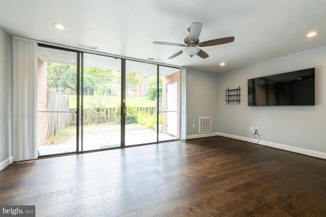 Building Photo - 702 Quince Orchard Blvd