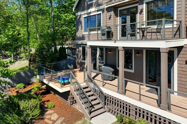 Building Photo - 3bd/3.75ba Sammamish Home