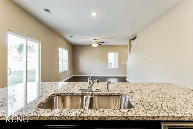 Building Photo - 1008 Park View Dr