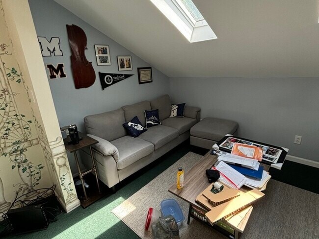 Foto del edificio - 227 W Maple St
