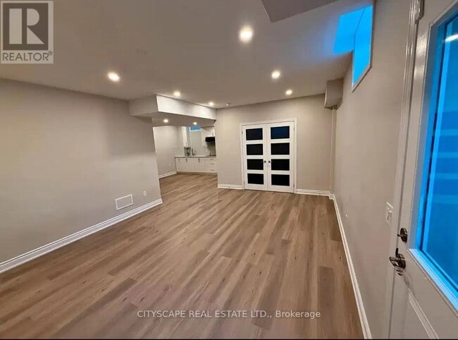 Building Photo - 3367 Post Rd