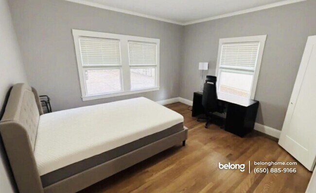 Foto del edificio - 2366 Virginia St