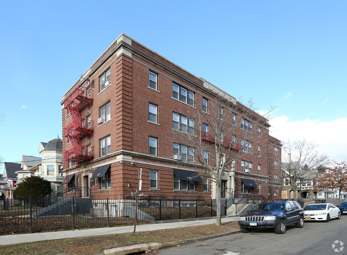 Primary Photo - Winthrop Apartments