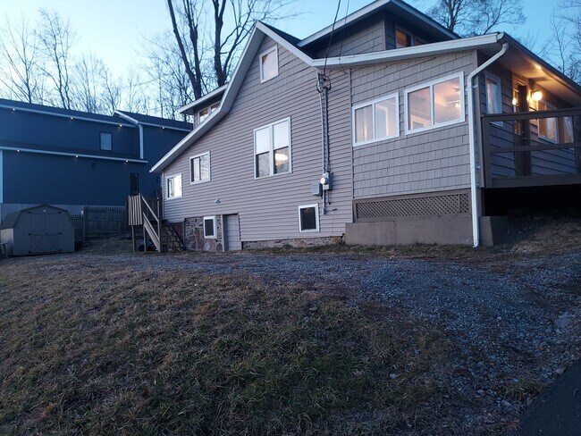 Driveway for 3 cars - 271 Stone Ln