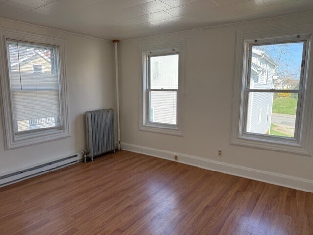 Building Photo - 162 Hanover St