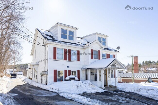 Building Photo - 11 Main St