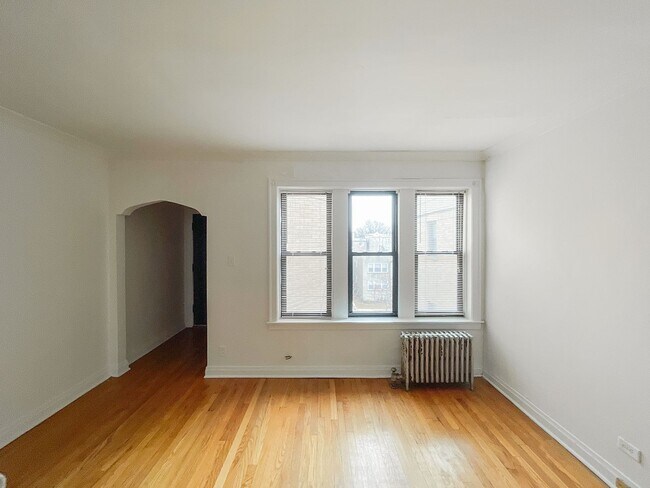 Foto del edificio - 2540 W Summerdale Ave