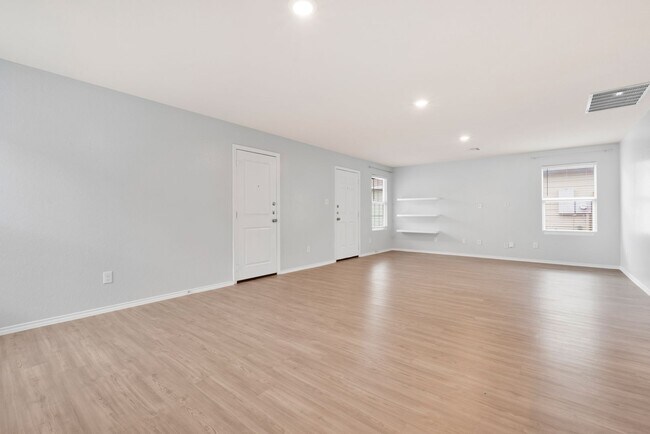 Building Photo - Charming 3 Bed 2 Bath Home near Helotes!