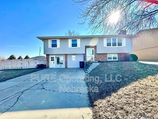 Building Photo - 20215 Pinkney St