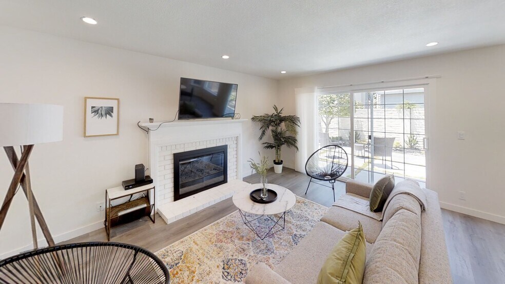 804 Erie Cir