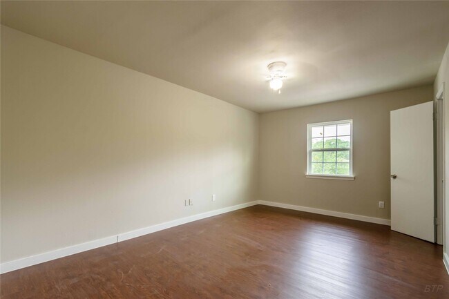 Building Photo - 12046 Beechnut St