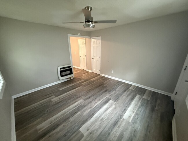 Building Photo - 3042 McAdoo Ave