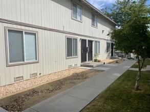 Building Photo - 4005 Pheasant Dr