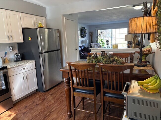 Foto del edificio - 9420 Bay Colony Dr