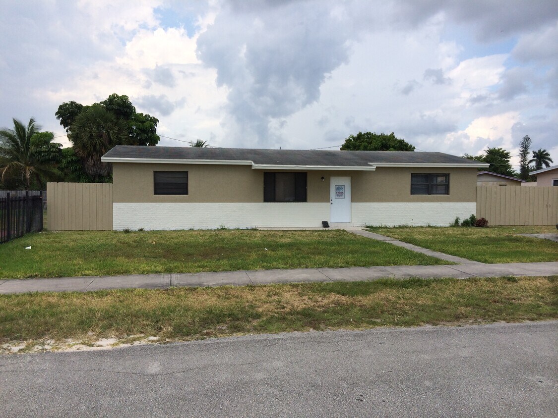 Primary Photo - 20420 NW 25th Ct