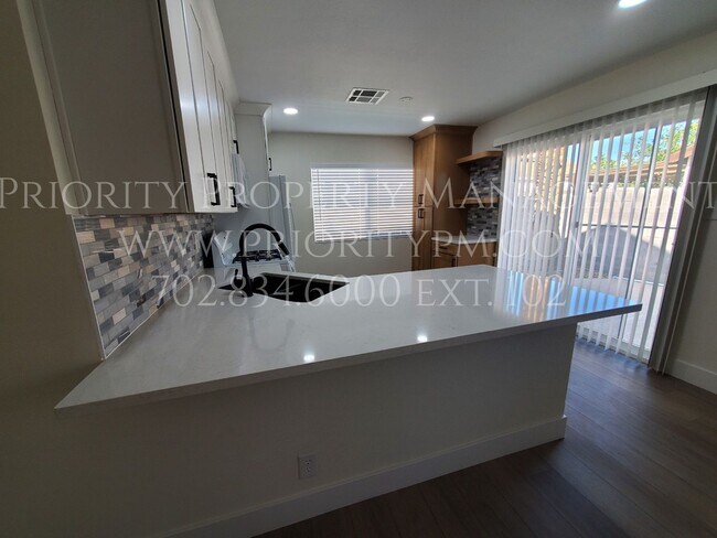 Foto del edificio - FULLY REMODELED~ 3 Bed 2bath ~ Spring Valley Single Story w/ a Pool!