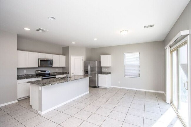 Building Photo - Home at Mission Royal Resort Living Community! 5bd 3ba 2688sqft!
