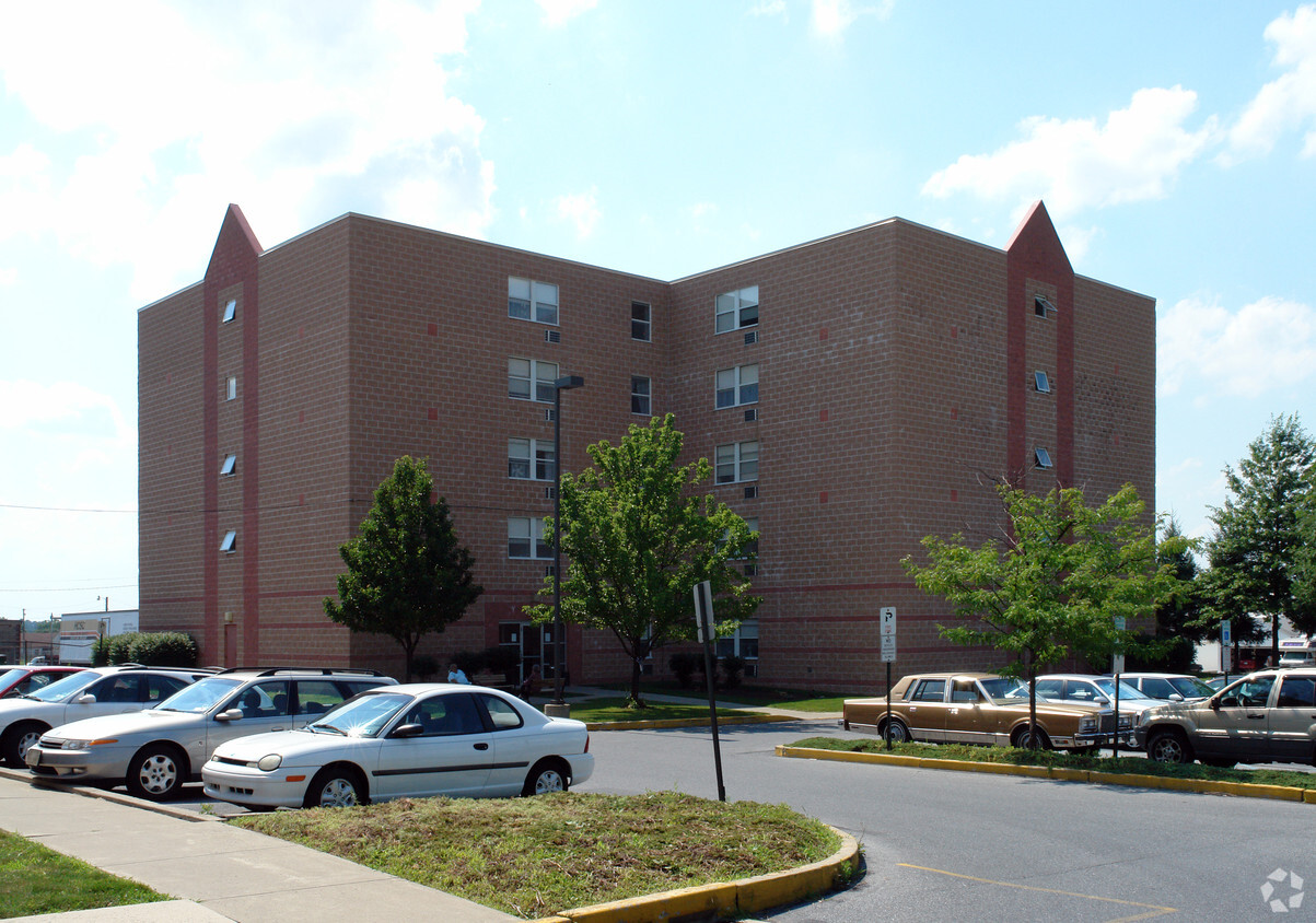 Building Photo - East Penn Place