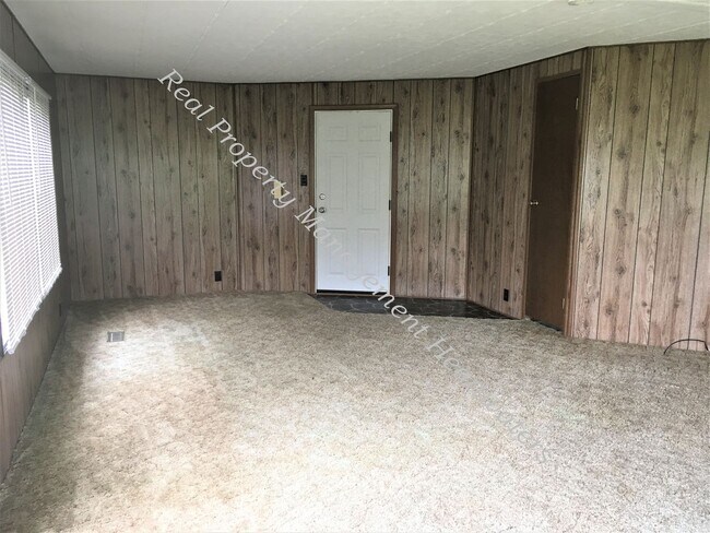 Building Photo - 3 Bedroom 2 Bath House for Rent