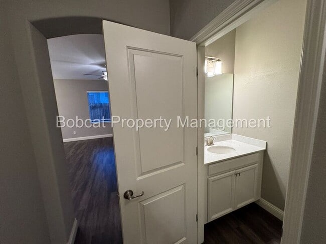 Building Photo - 1299 Saltern Dr