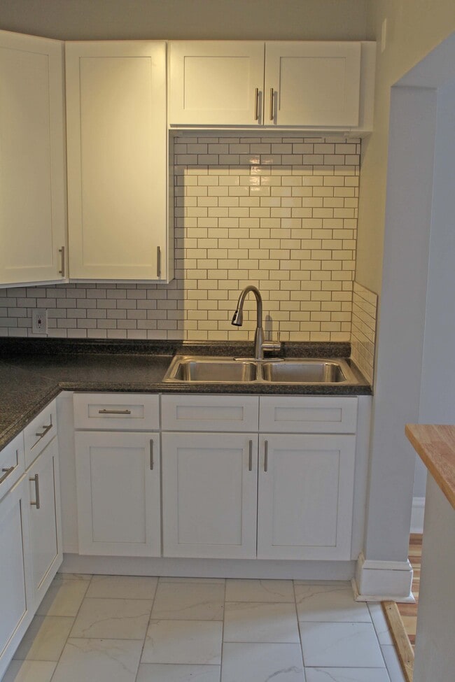 Kitchen - 181 Summit Ave