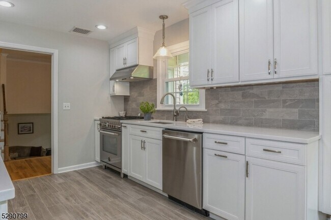 Foto del edificio - 75 Chimney Ridge Dr