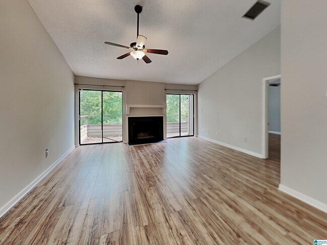 Building Photo - 2405 Falcon Pl