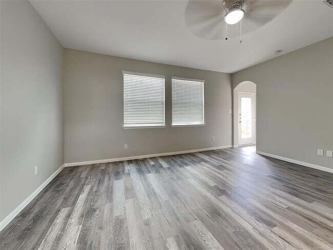 Foto del edificio - 3935 Mossy Spring Ln