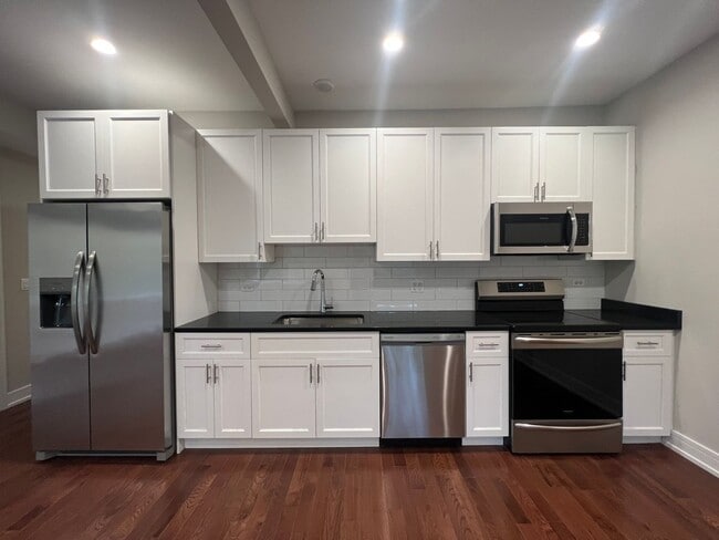 Foto del edificio - 4636 N Malden St