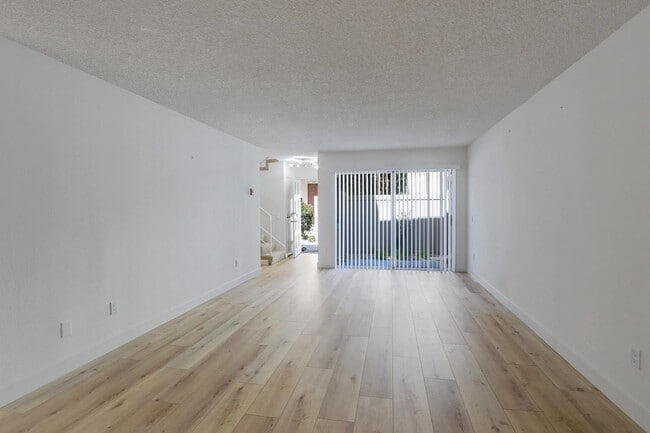 Building Photo - 7890 Hummingbird Ln