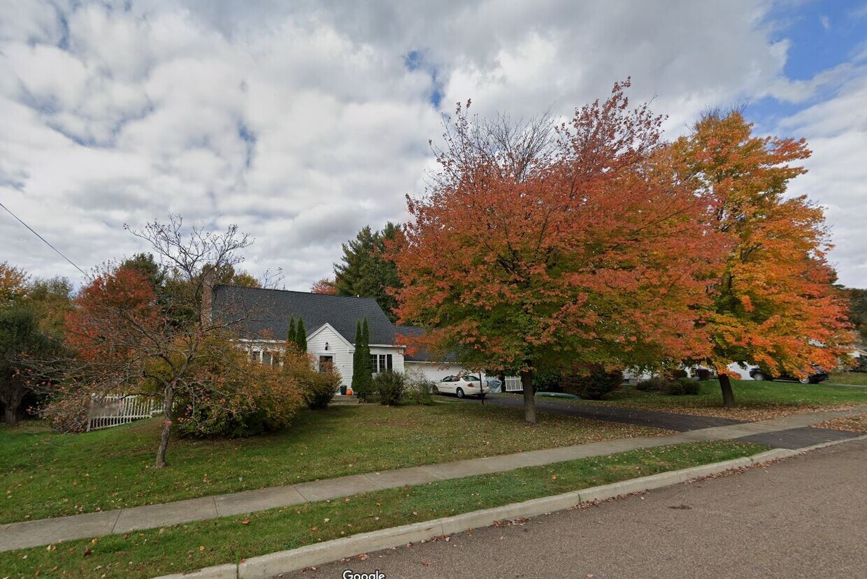 Foto principal - 2 Maplewood Ln