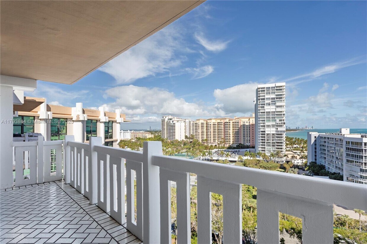 Foto principal - 1121 Crandon Blvd