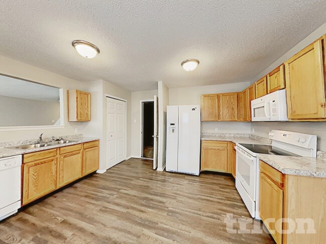 Foto del edificio - 3222 Black Forest Ln