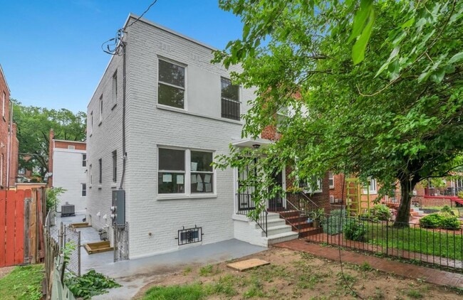 Building Photo - 518 Oglethorpe St NE