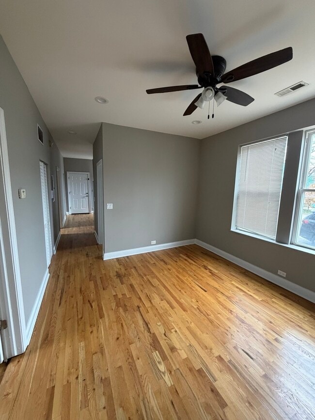 Foto del edificio - 3534 W Diversey Ave