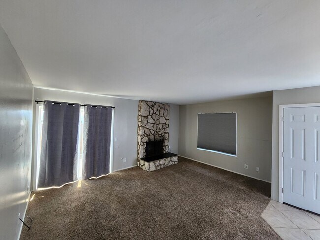 Building Photo - 3BR/2BA Single Family House