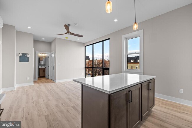 Foto del edificio - 400 S Conkling St