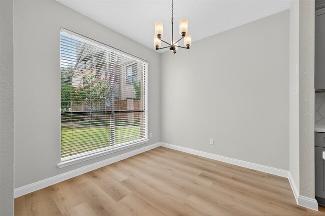 Foto del edificio - 8205 Sands Point Dr