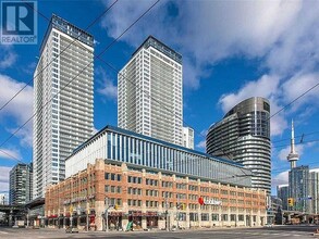 Building Photo - 1902 Bathurst St