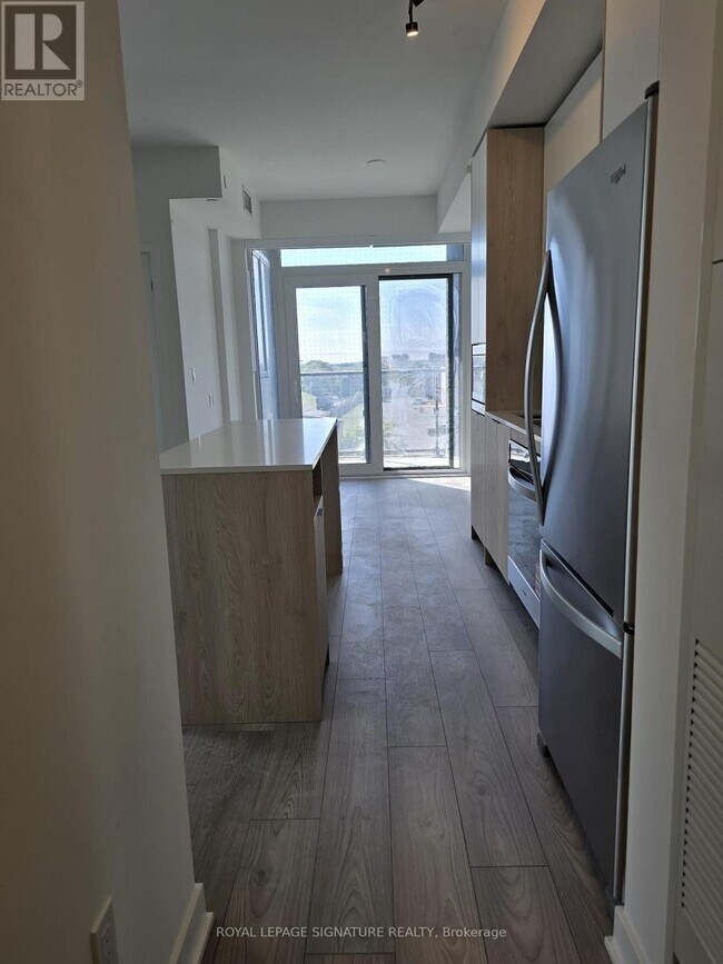 Building Photo - 1007 The Queensway