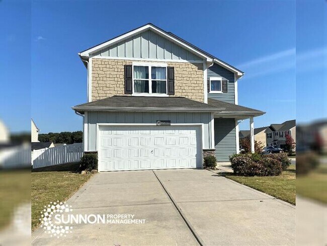 Foto del edificio - Charming 4 Bed, 3 Bath Home Corner Lot in Indian Trail!