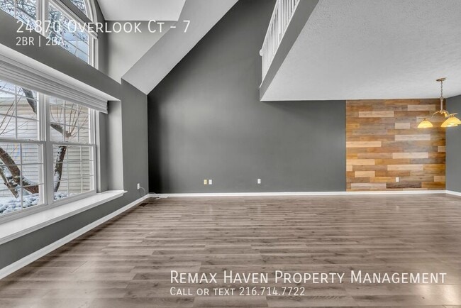 Foto del edificio - 24870 Overlook Ct
