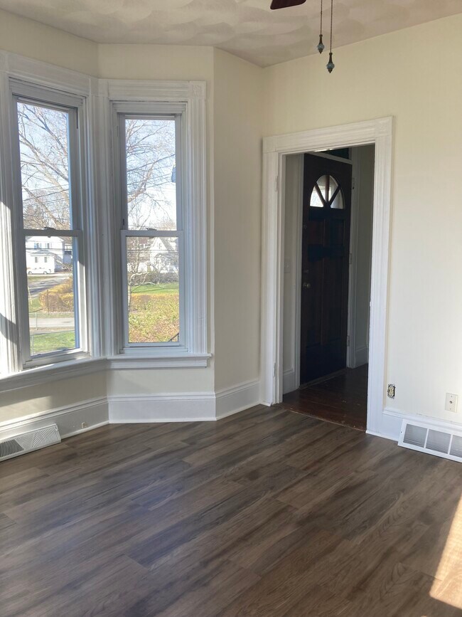 Foto del edificio - 70 Hedley Ave